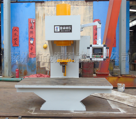 200噸自動校直機